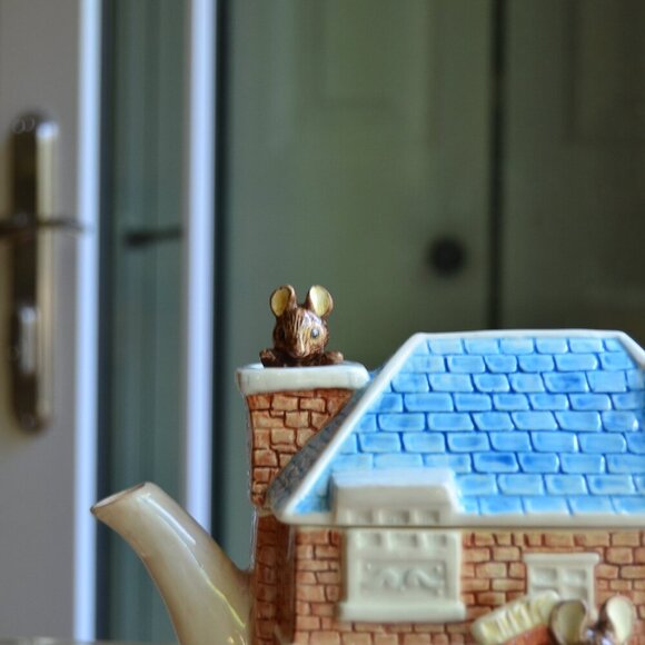 6” Mouse Tea Pot House Music Box from 1994 F.W. & Co. - Picture 3 of 13